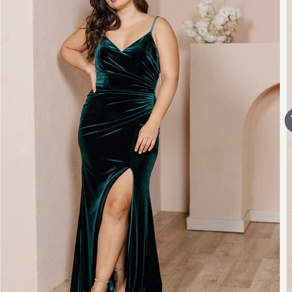 EUC Burgundy size 16 Revelry Velvet Drees - Picture 2 of 9